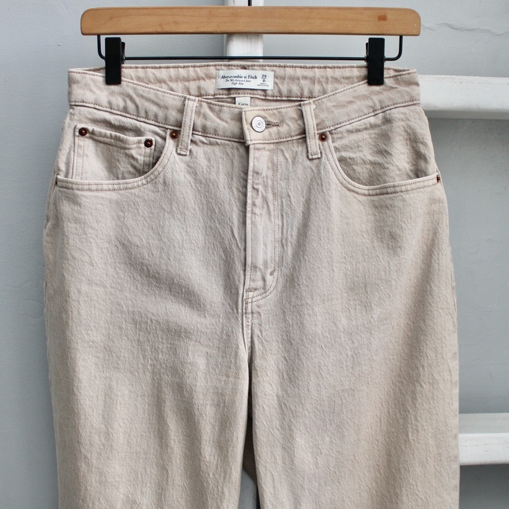 Abercrombie & Fitch Oat Tan Curve Love Ultra High Rise 90s Straight Jean Size 29 - Picture 5 of 8